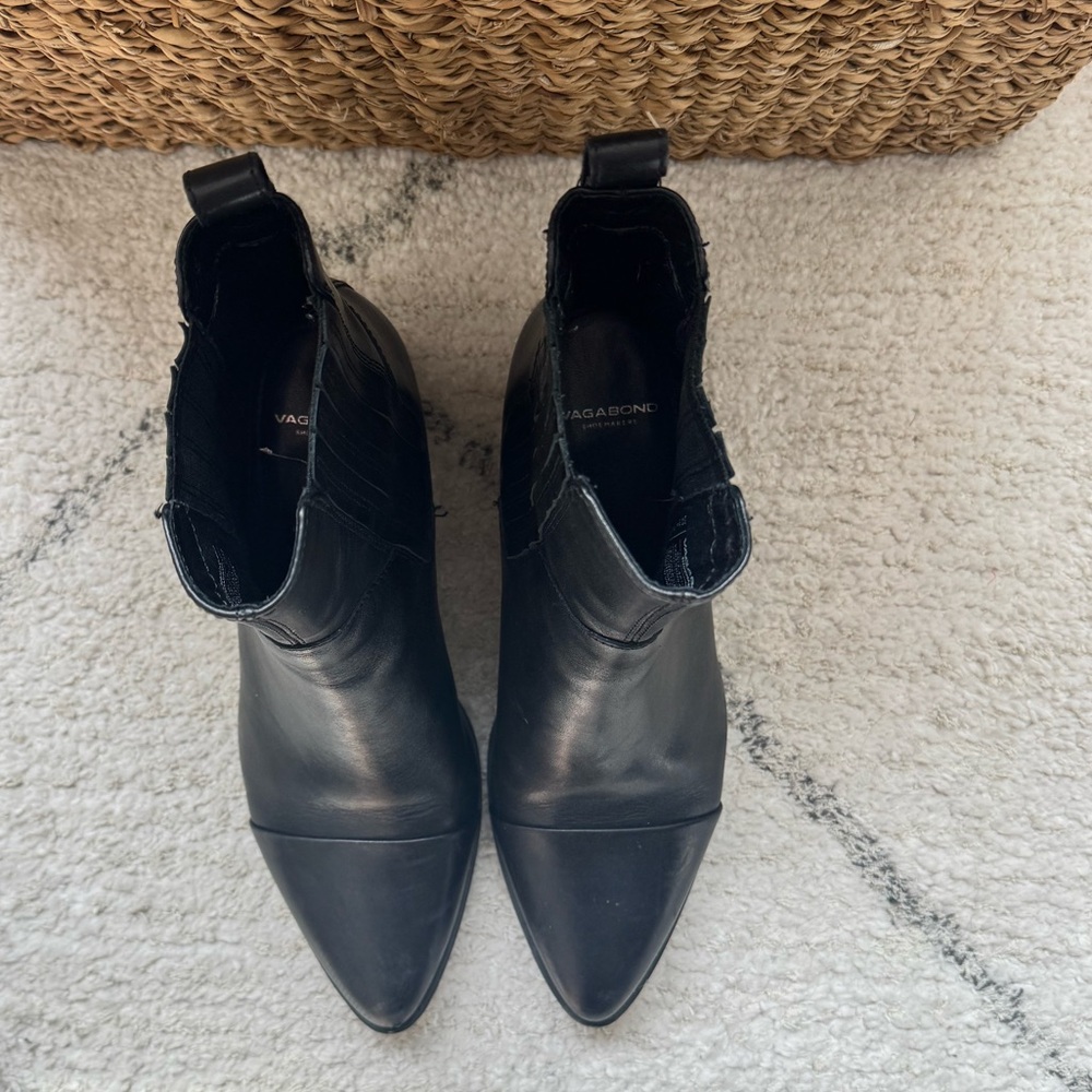 Vagabond Marja Pointy Toe Chelsea Boot - Picture 2 of 10